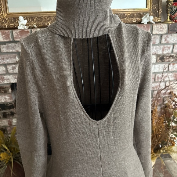 NWOT BANANA REPUBLIC WOMEN’S TAUPE BEA MERINA WOOL MAXI SWEATER DRESS Sz Small - Picture 2 of 6